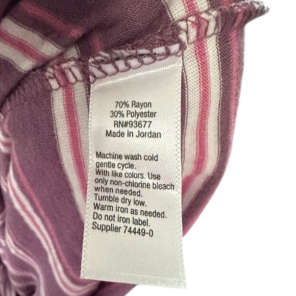 a.n.a Women’s Striped Short Sleeve V-Neck T-Shirt Purple Pink White Size Small - Picture 5 of 5